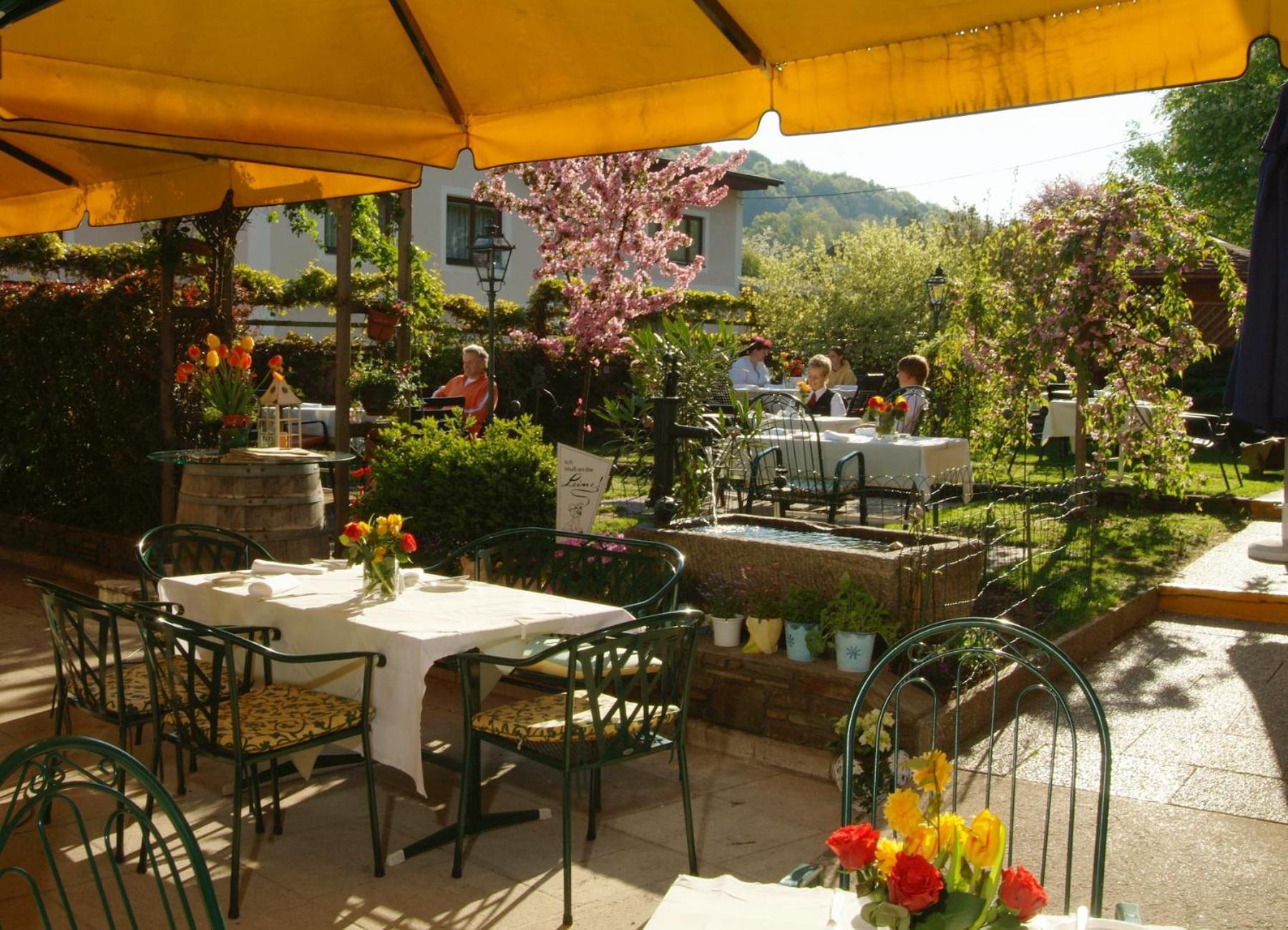 Landgasthof Zur Linde Laaben Buitenkant foto
