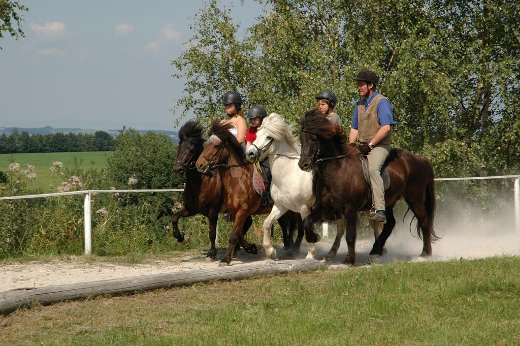 Landgasthof Zur Linde Laaben Buitenkant foto